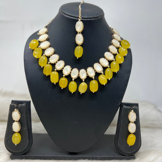 Gold Plated Traditional Yellow color kundan Choker Necklace Jewellery With Earring & Maang Tikka Set For Women And Girls